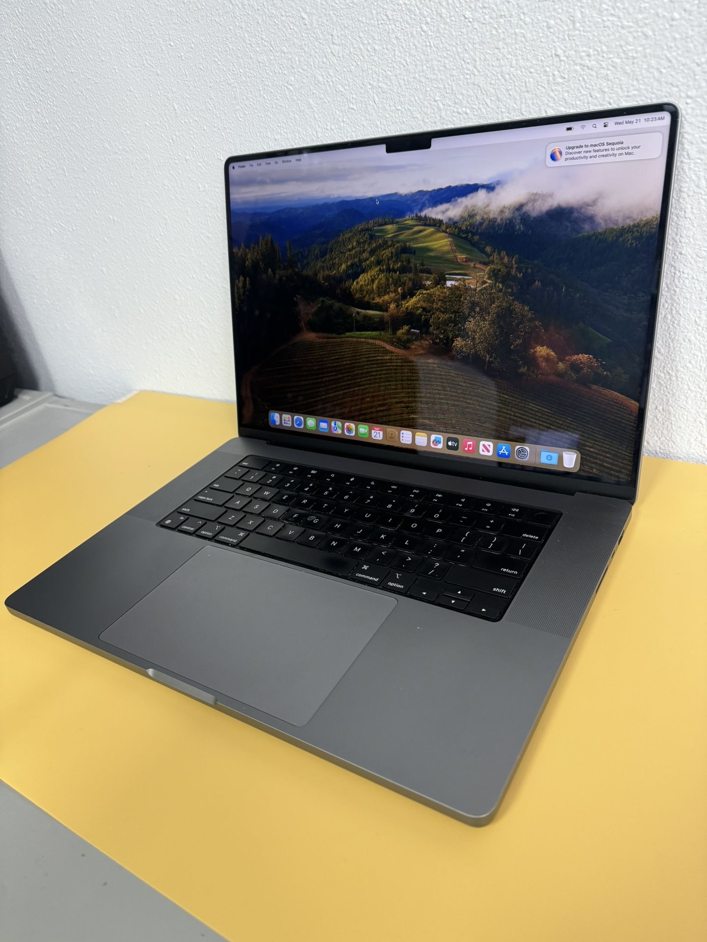 Macbook Pro (2021) 16-inch -Apple M1 Pro 16-Core GPU 16gb RAM -SSD 1TB