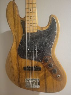 Black limba custom Made bass