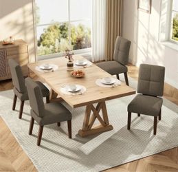 Set of 4 chairs (dining table not included).