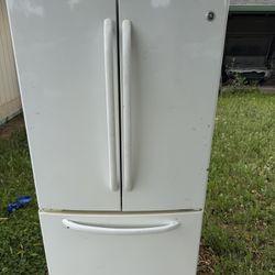 General Electric 33” Fridge French Doors 