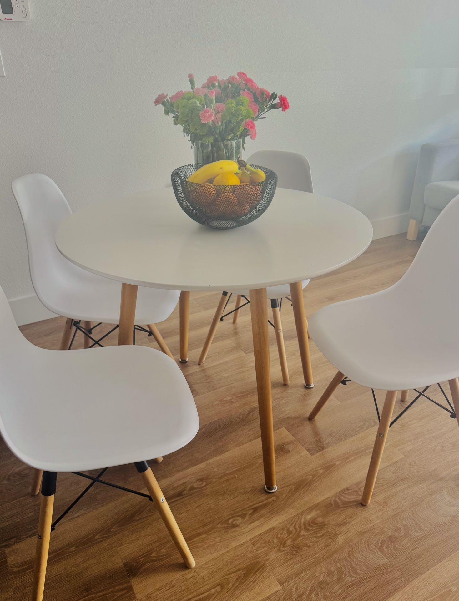 Table and chairs (set)