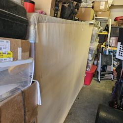 QUEEN SIZED BOX SPRING GREAT CONDITION 