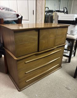 UNITED FURNITURE CO. MID CENTURY CHEST