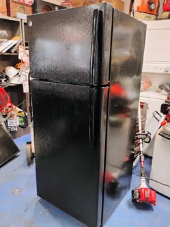 Black whirlpool refrigerator hielera $199