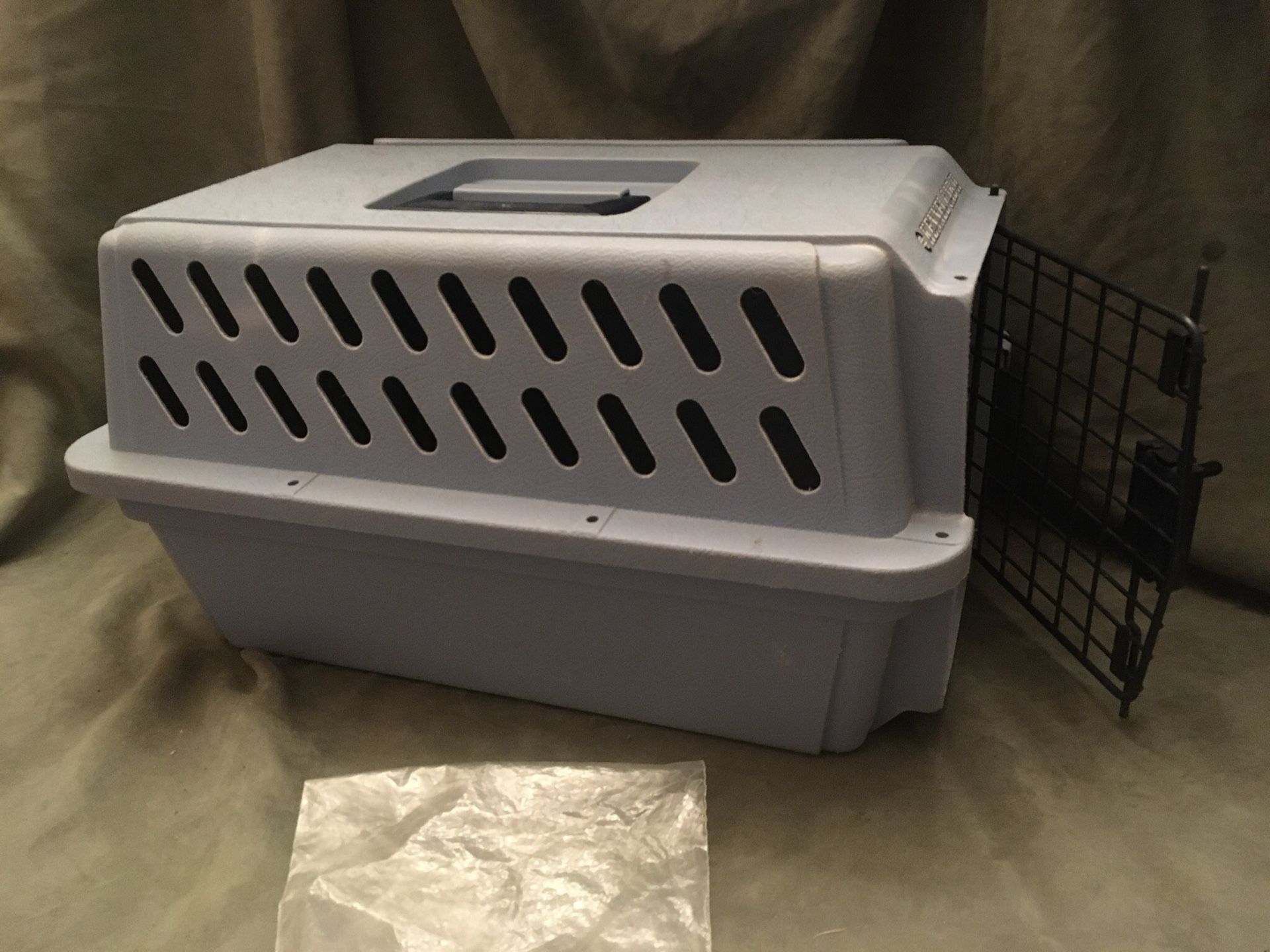 Small travel kennel