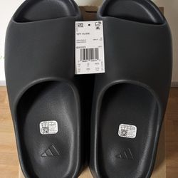 adidas Yeezy Slide Dark Onyx size 10