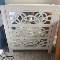 Set Of Two Nightstands 