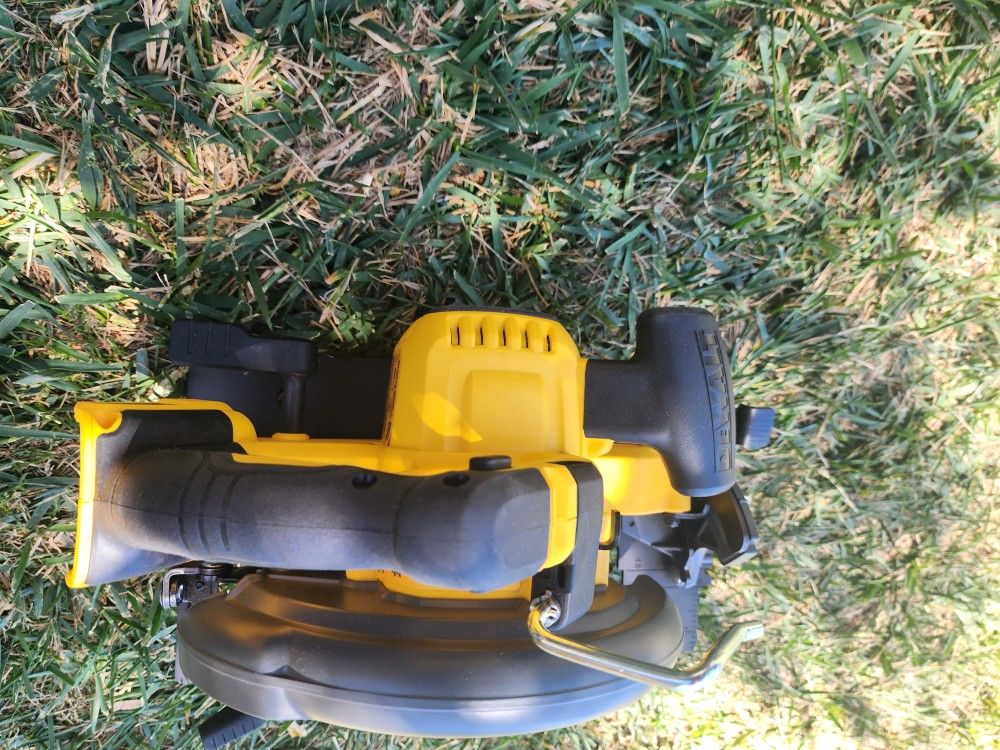 Dewalt 60v Flexvolt Skillsaw New $160only Tool