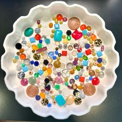 🔴 Bundle of mostly vintage (some new) flatbacks cabochons for jewelry making