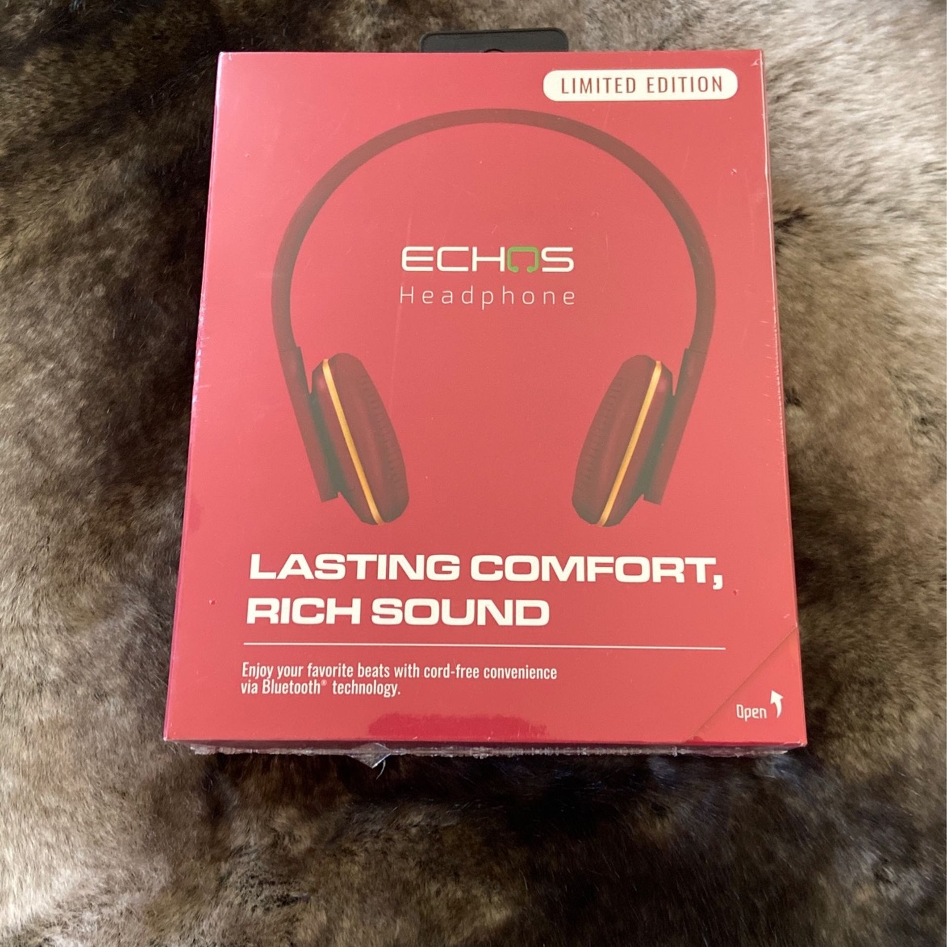 Echos Cord-Free Bluetooth headphones