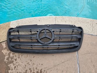 Mercedes-Benz Sprinter grille