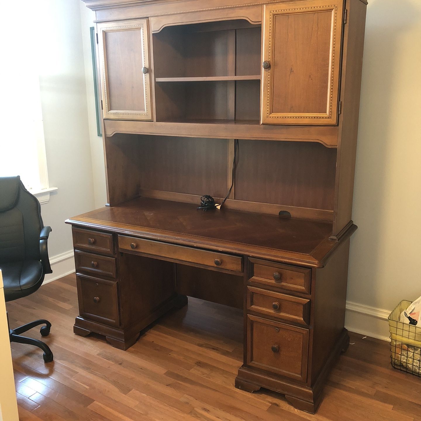 Hammary Wood Desk And Hutch