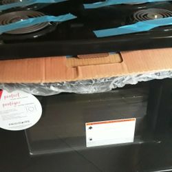 NEW ELECTRIC STOVE FRIGIDAIRE 