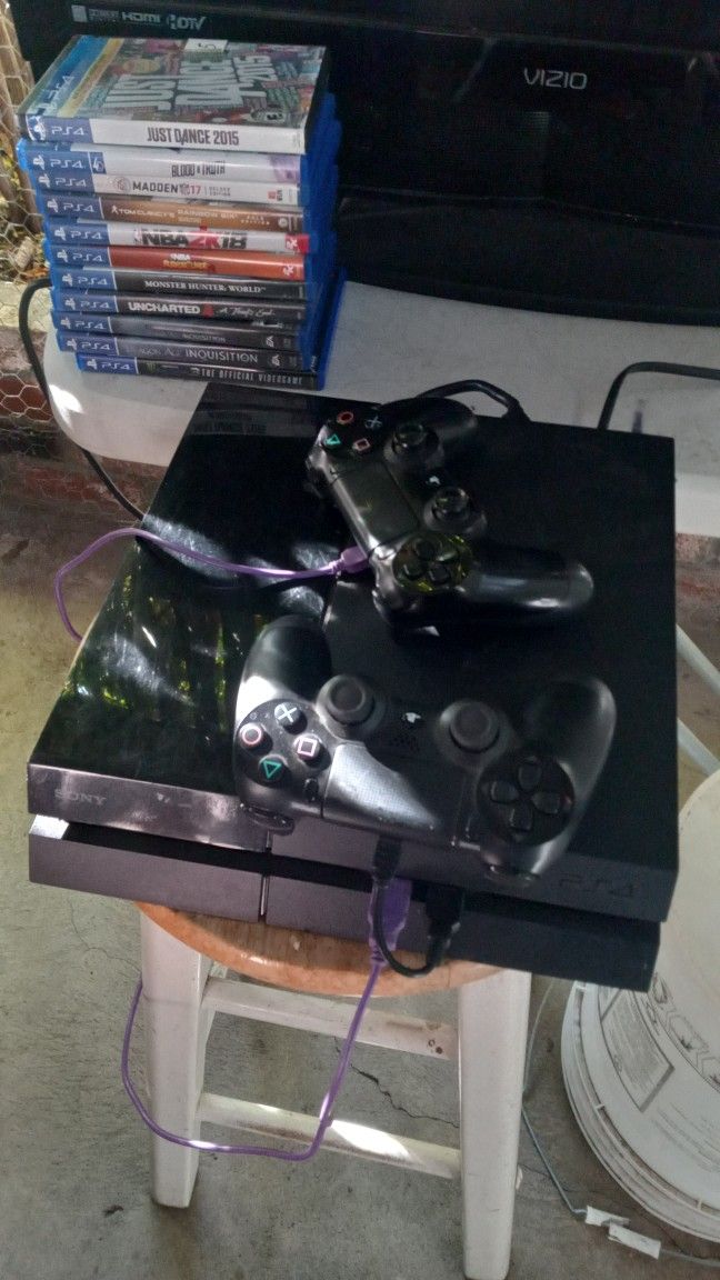 Ps4 + 10 Video Games