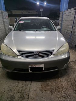 2005 TOYOTA CAMERY LE.