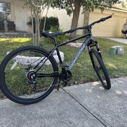 Mongoose Spire 27.5” Mountain Bike – Like New – Ridden Once (Negotiable)