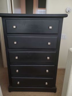 Black 5-Drawer Tall Dresser