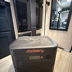 Jackery Solar Generator Pack