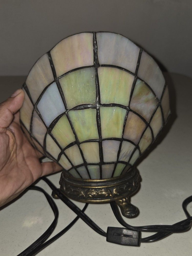 Vintage Art Deco Tiffany Style Clam Shell Stained Glass Lamp 7" Tall