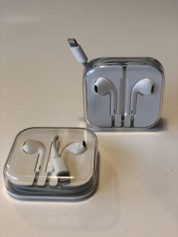 Apple EarPods Original headphones w inline control for iPhone and iPad