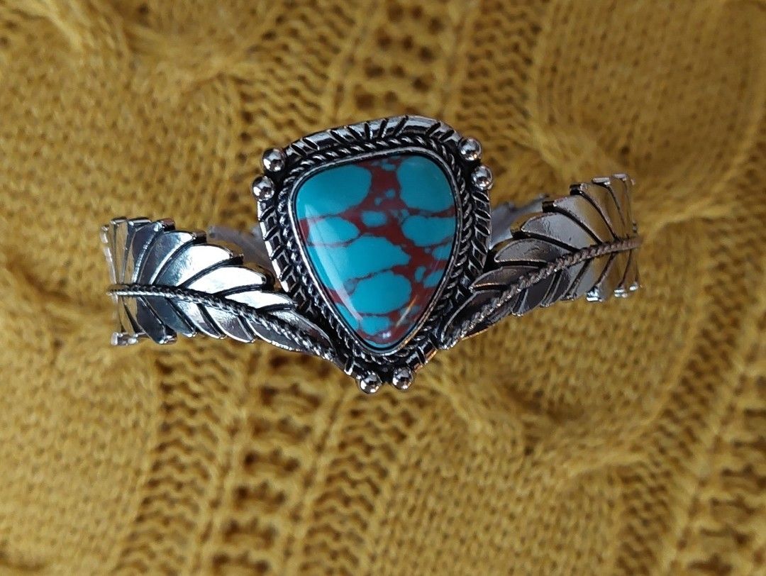 Faux Turquoise Silvertone Feather Bracelet (NWOT)
