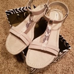 Dana Buchman Sandals Sz 8 NEW