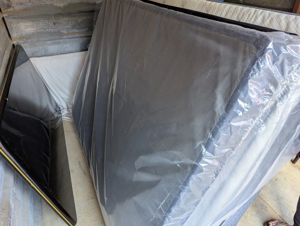 2 Queen Box Spring Set