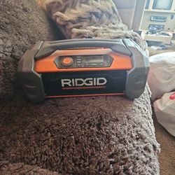 Ridged 18v Hybrid Radio