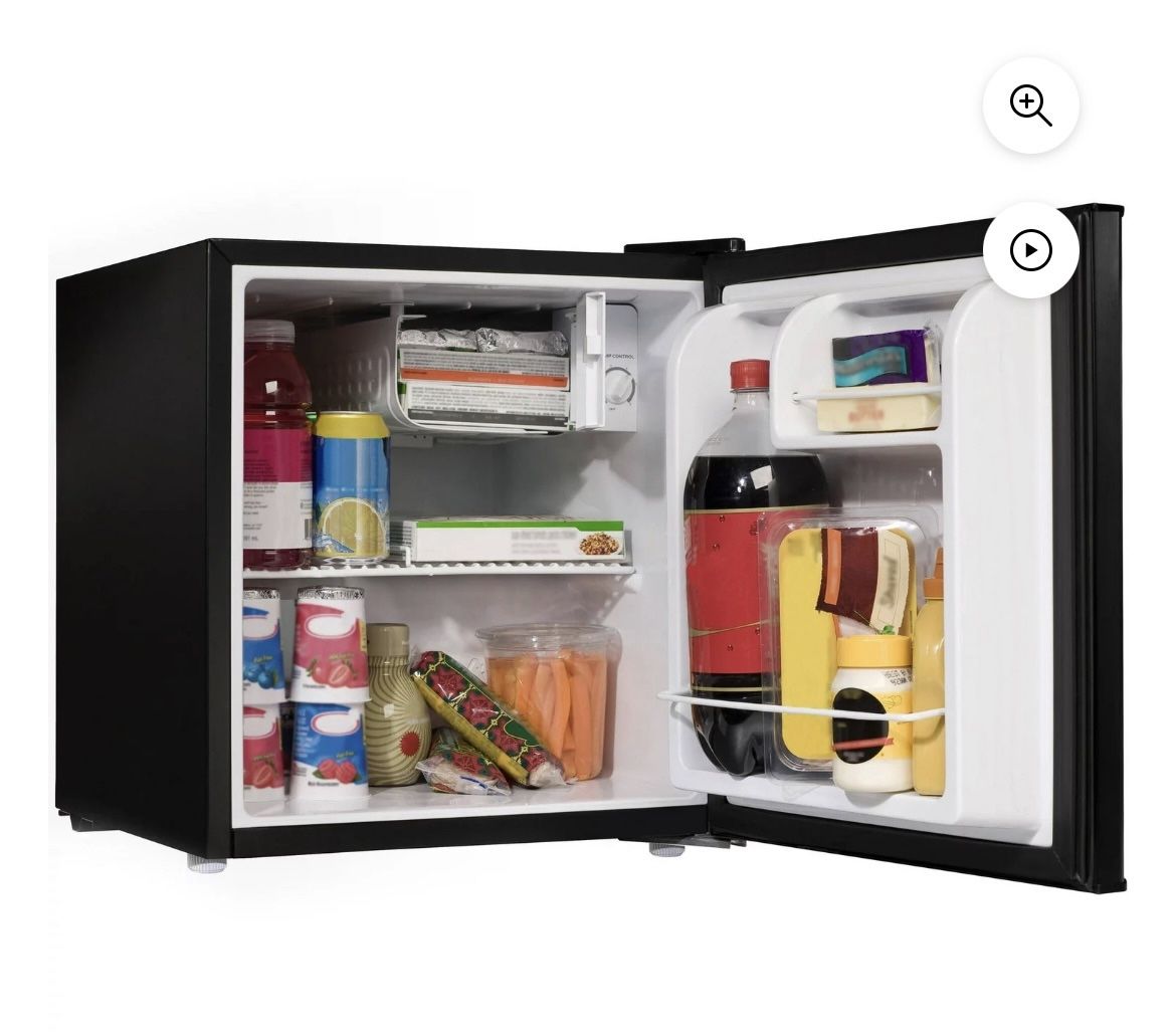 Galanz 1.7 Cu ft Single Door Mini-Fridge, Black