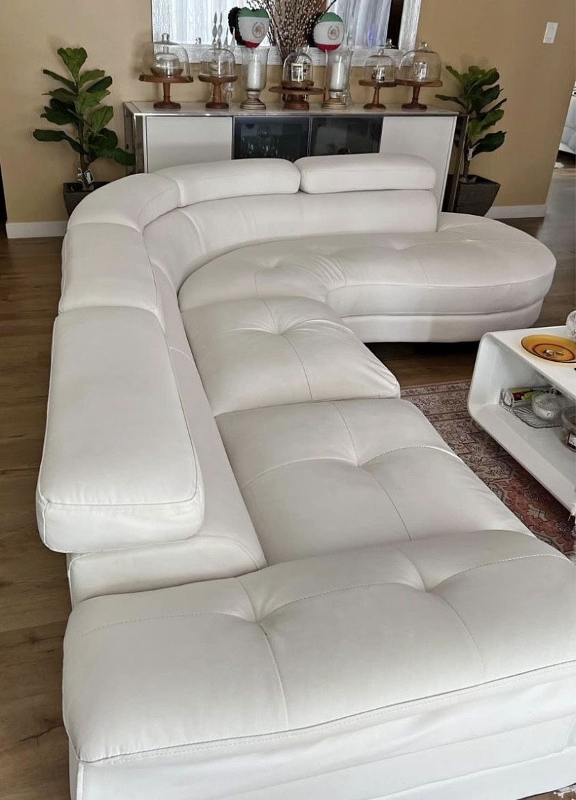 New White Sectional Couch! Includes Free Delivery 🚚!