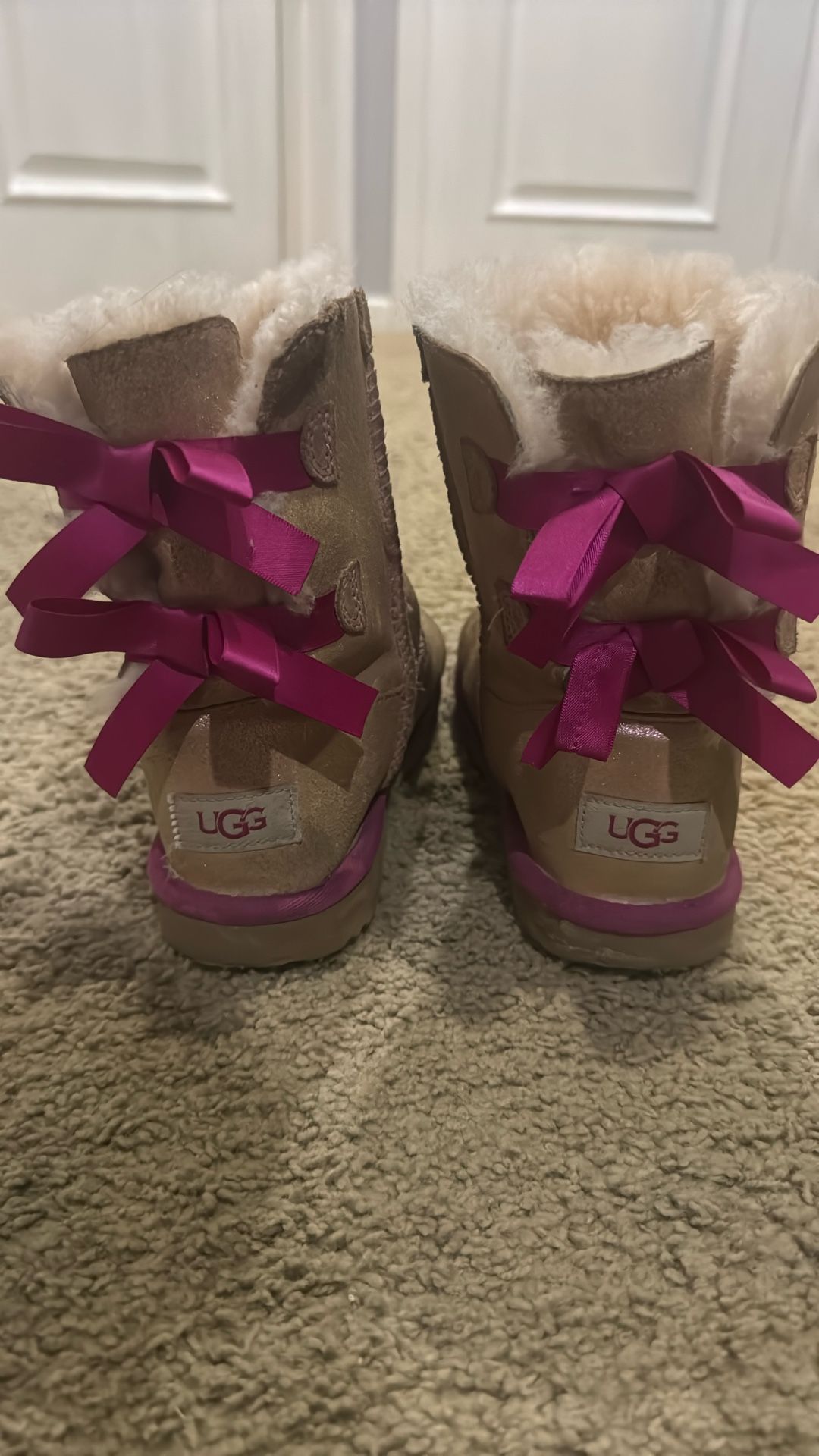 UGG Classic Bailey Bow Size 4