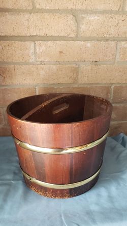 #3 Mid Century Modern solid wood furniture and décor straight out of a 70's catalog