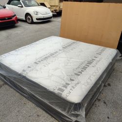 NEW MATTRESS KING SIZE PLUSH WITH BOX SPRING 