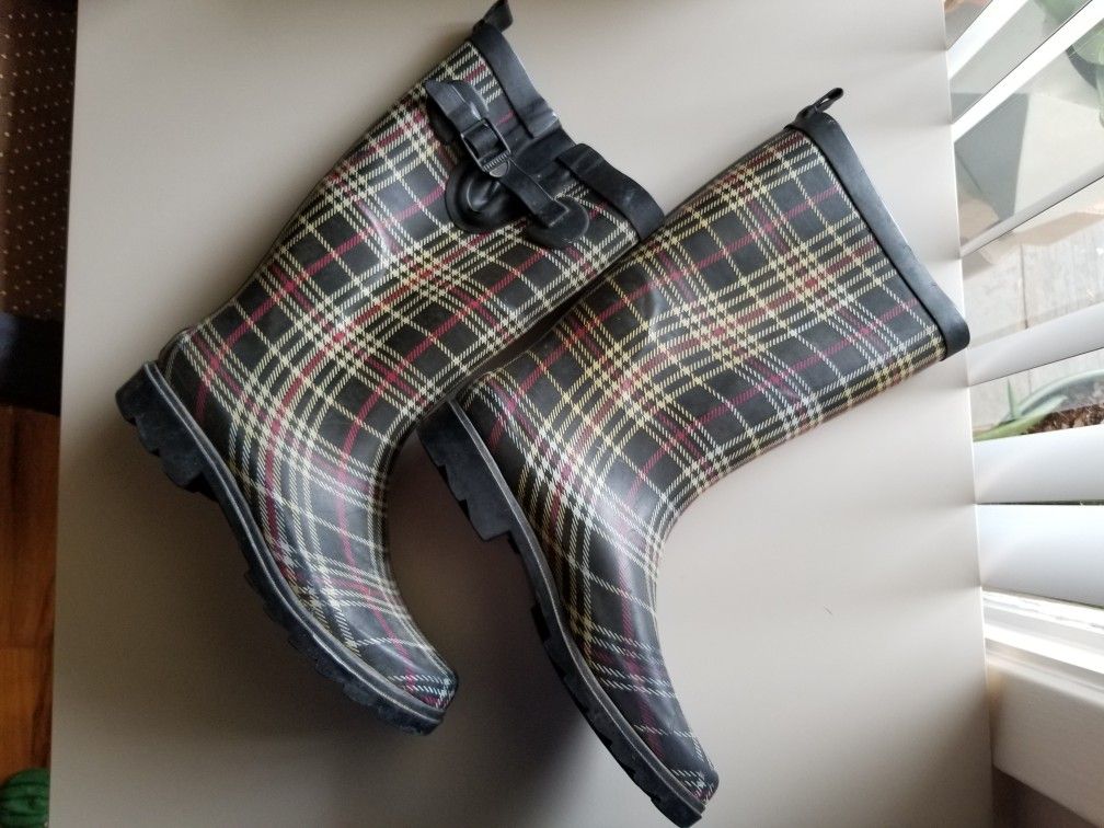 Burberry style plaid women's rain boots size 10