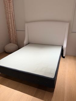 Queen bed fram