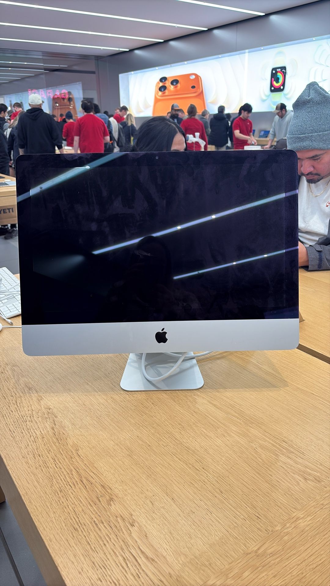 2019 iMac, Retina 4k, 21.5inch (with Magic Keyboard And Wireless Mouse 