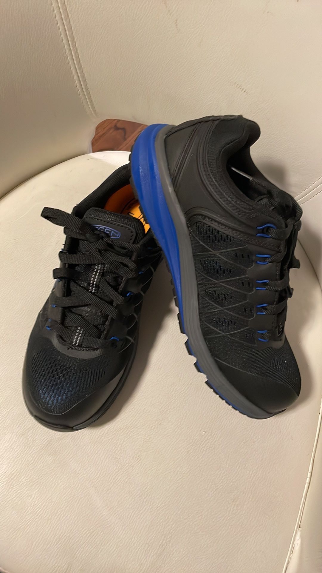Keen Woman Utility Shoes Size 8 NEW