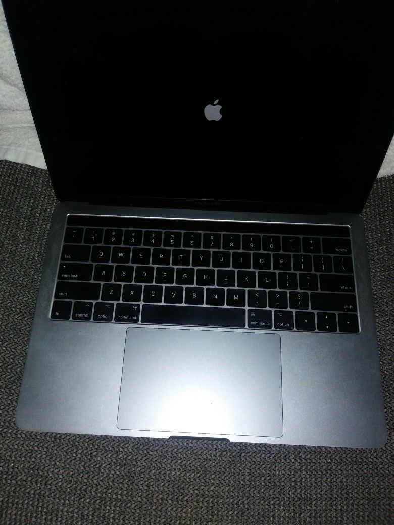 Macbook Pro 13" (2017)-intel i7-16GB-512GB