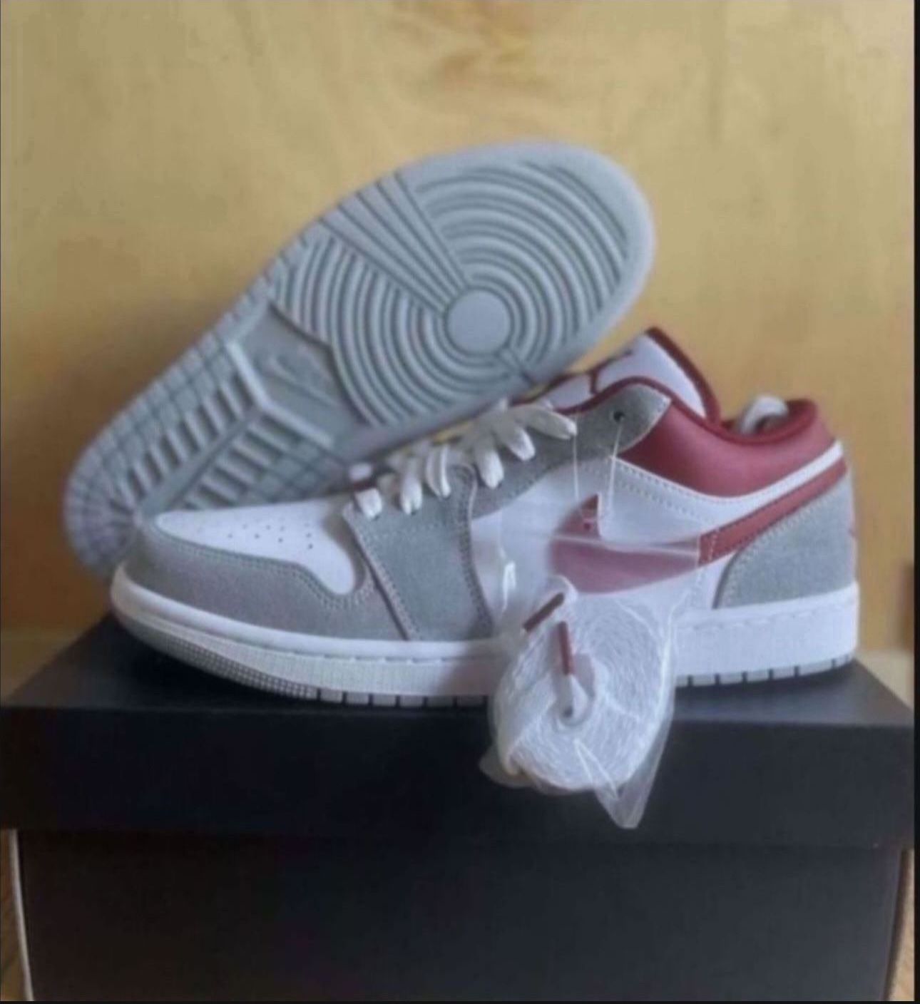 Nike Air Jordan 1 Low SE Light Smoke Grey Gym Red Size 8.5 Brand New