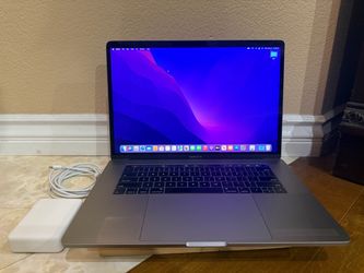 MacBook Pro 15” 16G 1TB , 2017 , Batt New
