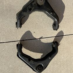 01-10 Chevrolet 2500 Upper Control Arms OEM