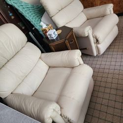 Two Luxury Leather La Z Boy Recliners