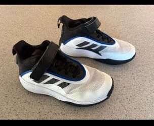$8-Adidas Sneakers Boys Size 1 (Like New)
