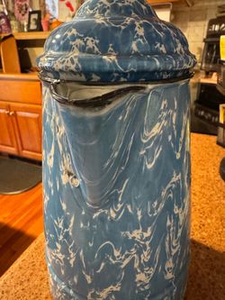 Spatterware ( ensmelware) coffee pot