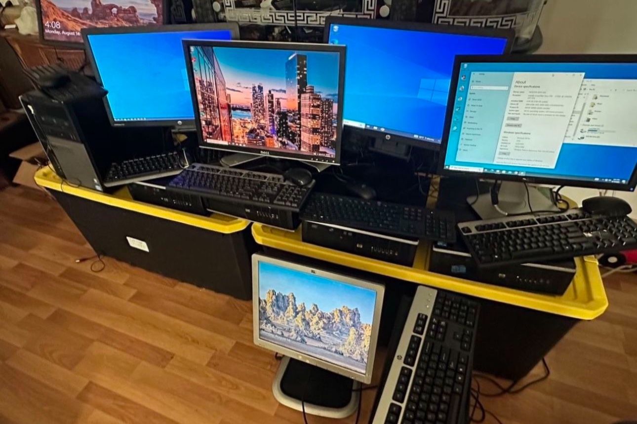 Complete Computers With Tower, Monitor, Mouse And Keyboard