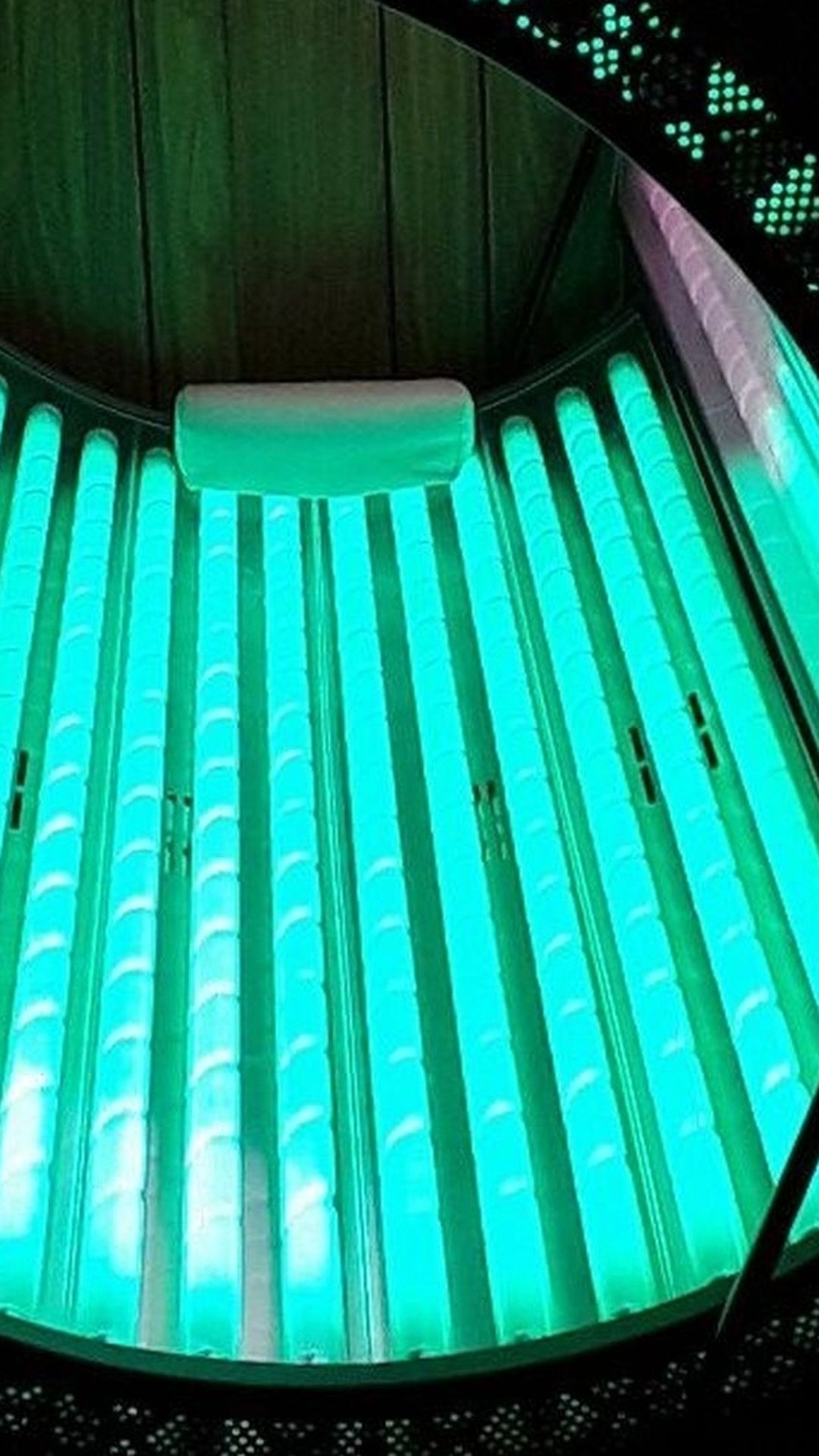 ESB AVALON 24 tanning bed, my loss your gain for Sale in Damascus, OR