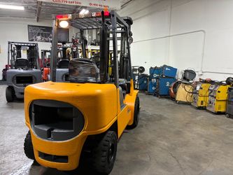 Caterpillar Forklift 6000lb