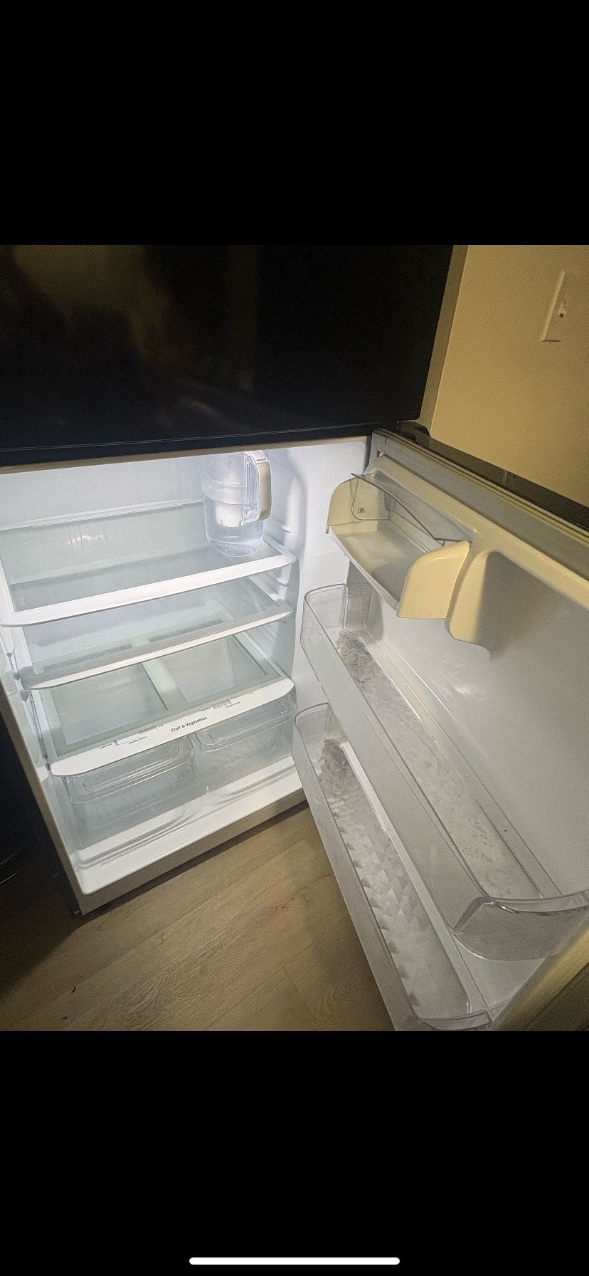 LG top freezer refrig. with reversible door 20 cubic ft