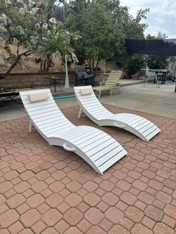 LUE BONA Foldable Pool Lounge Chairs – 2 for $150