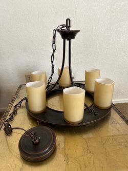 Farmhouse  brass 6 light chandelier in good and working condition
